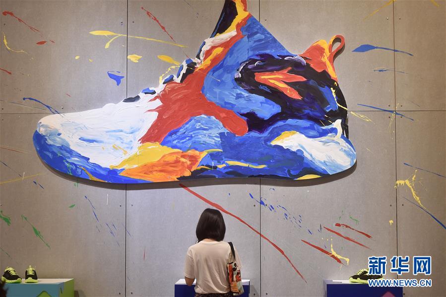 1540948982137137 (新华全媒头条·壮阔东方潮 奋进新时代——庆祝刷新开放40年·图文互动)(2)敢为天下先 爱拼才会赢——“晋江履历”启示录